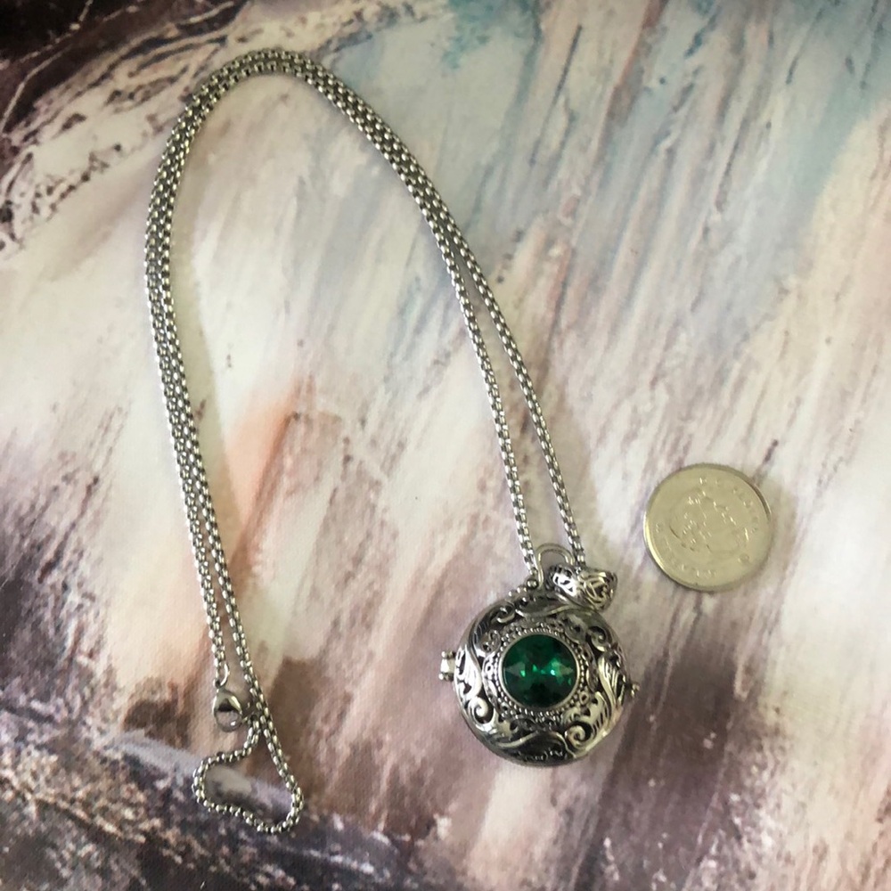 2for$20💎Silver Tone Locket Necklace with Emerald Green Gem - Picture 5 of 5